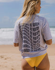 'IT COMES IN WAVES' T-SHIRT IN LIGHT GREY