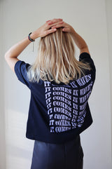 'IT COMES IN WAVES' T-SHIRT IN NIGHT BLUE