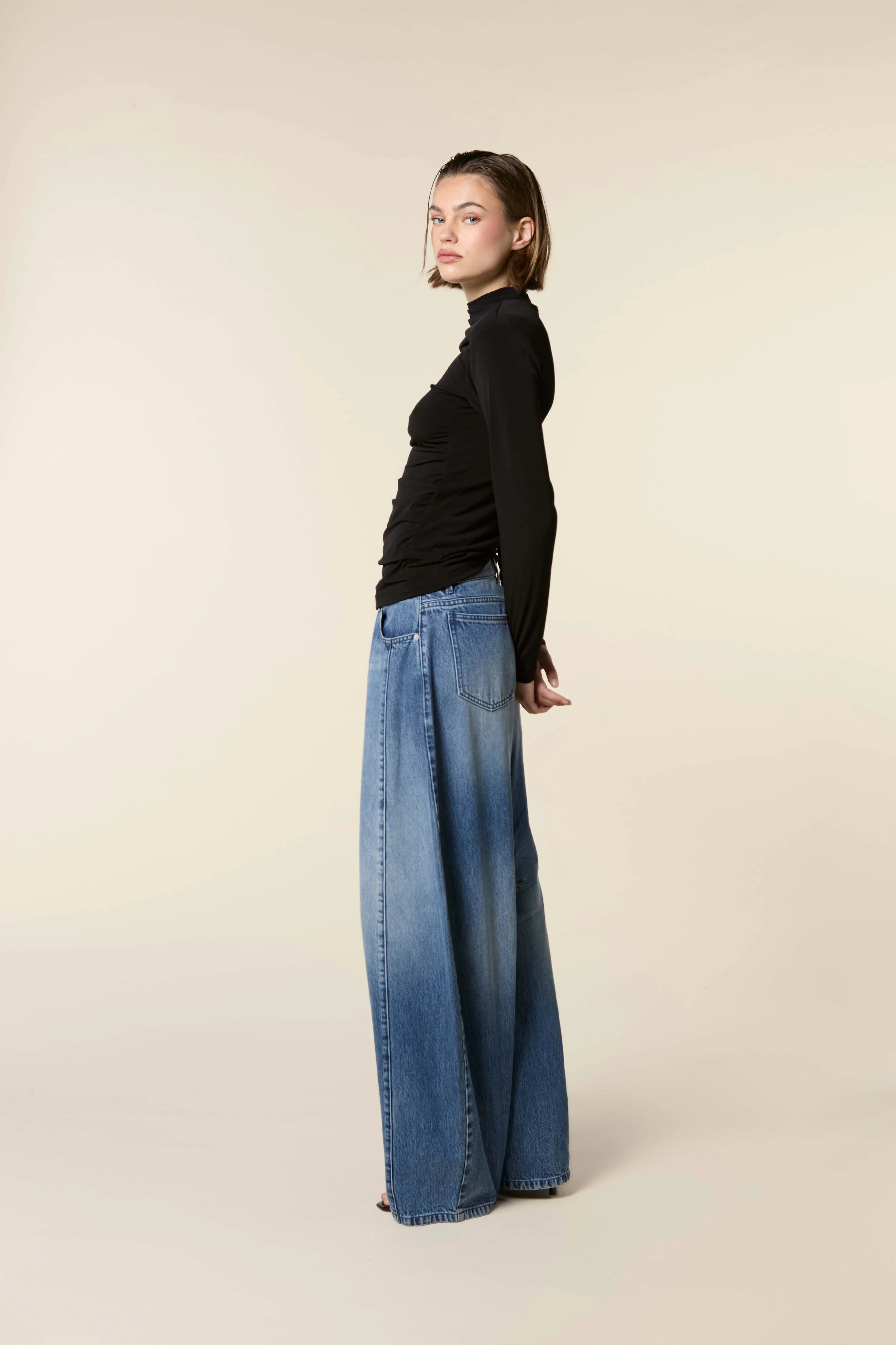 WIDE BARREL JEANS