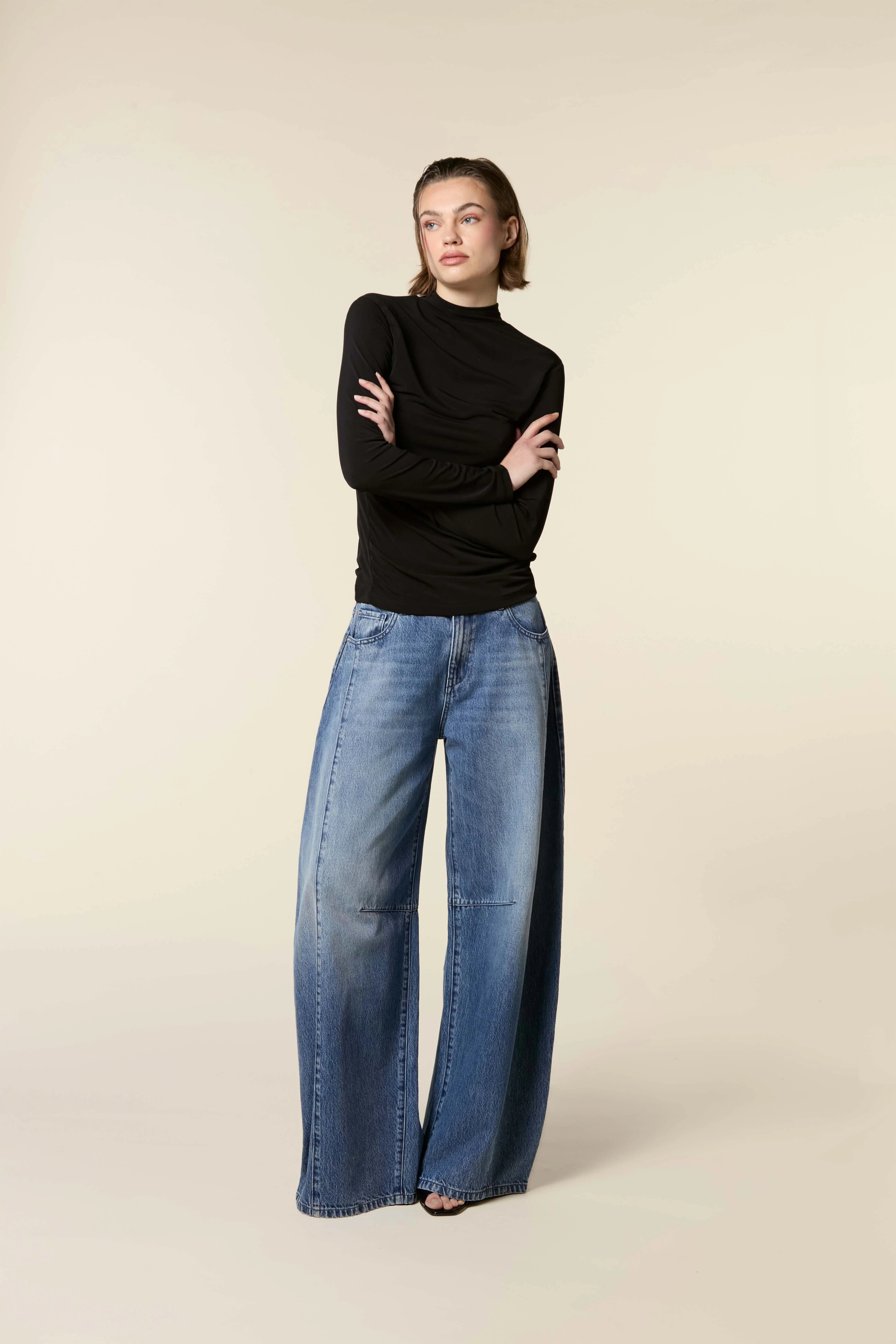 WIDE BARREL JEANS