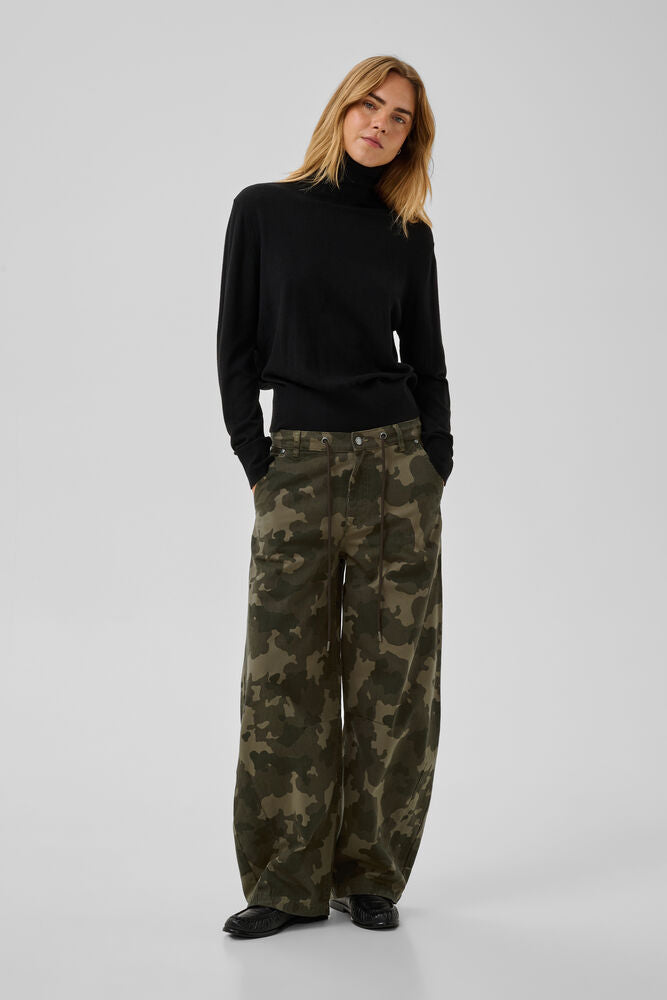 CAMOUFLAGE PANTS