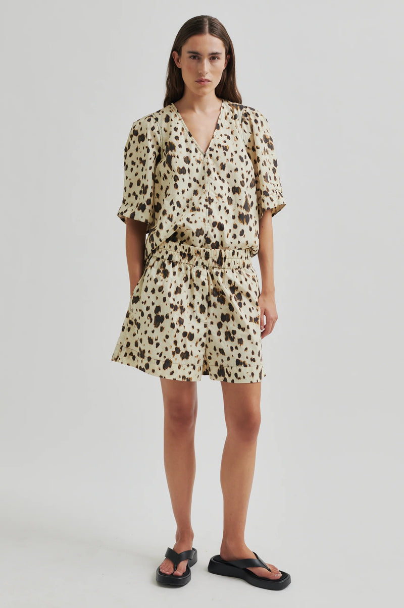 LEONI SHORT