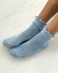 RUFFLED HUGGER SOCKS - ECRU