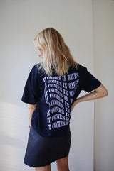 'IT COMES IN WAVES' T-SHIRT IN NIGHT BLUE
