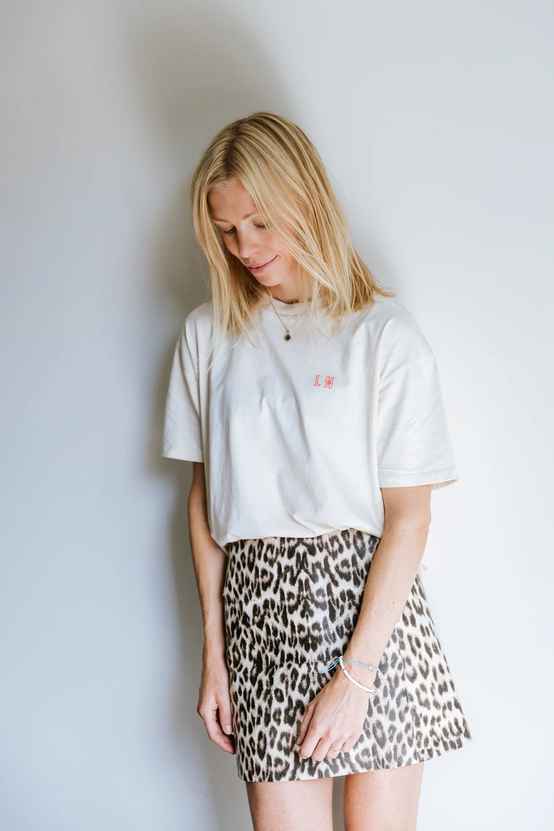 'IT COMES IN WAVES' T-SHIRT IN CREAM NEON