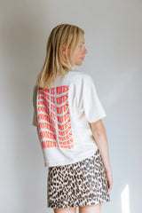 'IT COMES IN WAVES' T-SHIRT IN CREAM NEON