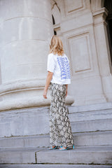 'IT COMES IN WAVES' T-SHIRT IN WHITE