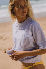 'IT COMES IN WAVES' T-SHIRT IN LIGHT GREY